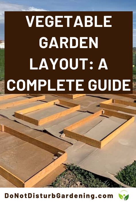 A vegetable garden is a fantastic way to add delicious, nutritious elements to the dinner table without having to depend on the local market or grocery store. Setting up a vegetable garden takes some forethought and planning to ensure the greatest productivity. Gardening Layout Ideas, Big Garden Design, Veggie Garden Layout, Vegetable Garden Layout Design, Gardening Layout, Growing Vegetables At Home, Vegtable Garden, Garden Planning Layout, Garden Bed Layout