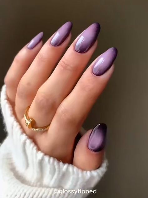 Grunge aura nails by @glossytipped Amythest Acrylic Nails, Aura Nails Ideas, Purple Halo Nails, Grunge Aura Nails, Purple Nails Aura, Aura Nails Purple, Lilac Aura Nails, Aura Almond Nails, Goth Aura Nails