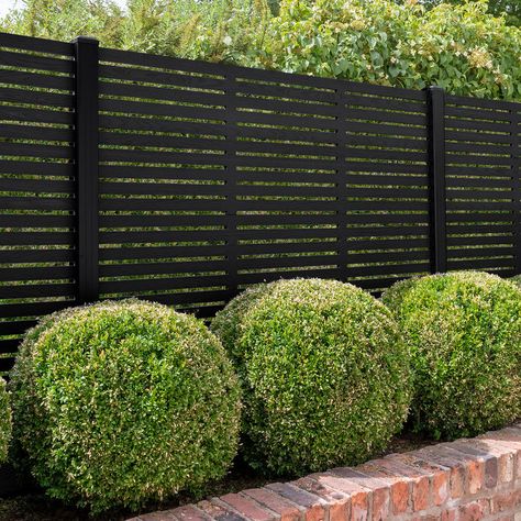 Aspen slatted fence (inc aluminium posts) – Charles & Ivy Dark Grey Garden Fence, Dark Grey Fence Garden, Black Fence Garden, Japanese Driveway, Black And White Backyard, Privacy Landscaping Between Houses, Fence Design Modern, Freestanding Fence, House Fencing