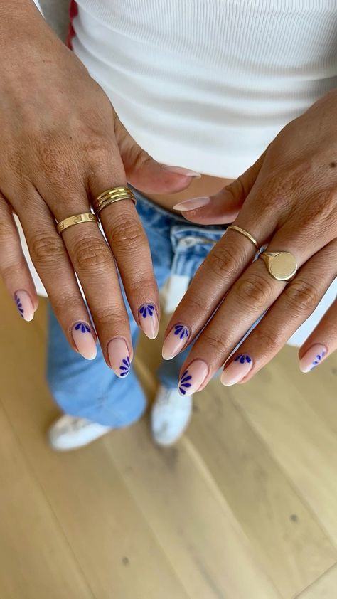 Trio Nail Ideas, Short Mexican Nails, Summer Nails Easy Simple, Nails Inspiration Beach, Nail Inspo Pattern, Easy Gel Designs, Simple But Different Nails, Nail Inspo On Natural Nails, Nails That Go With Every Outfit