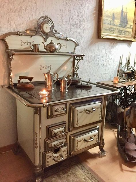 Antique Kitchen Stoves, Antique Wood Stove, Wood Burning Cook Stove, Vintage Stove, Vintage Oven, Retro Kitchen Appliances, Vintage Kitchen Appliances, Old Stove, Wood Stove Cooking