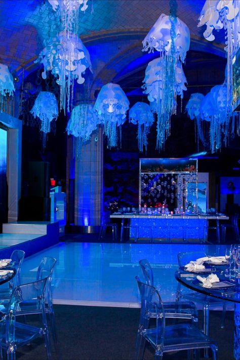 Sea Quinceanera Theme, Underwater Party Theme, Under The Sea Centerpieces, Under The Sea Quinceanera Theme, Aquarium Birthday Party, Sea Wedding Theme, Aquarium Birthday, Underwater Theme Party, Under The Sea Theme Party