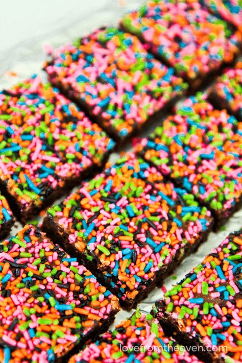 One Bowl Brownies for Halloween!! #brownies #onebowl #onebowlbrownies #chocolate #dessert #baking #recipe #food #sprinkles #lovefromtheoven #halloween #halloweenrecipes #halloweendesserts Sprinkle Brownies, One Bowl Brownies, Pecan Brownies, Halloween Brownies, Love From The Oven, Halloween Sprinkles, Pecan Nuts, Caramel Cake, Chocolate Dessert