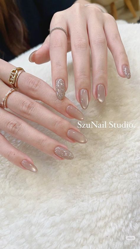 Real Nails With Gel Polish, Kuku Nail Art, Nail Art Pengantin, Nails For Wedding Guest, Elegant Nail Ideas, Nails And Rings, Bridal Nails Designs, Fancy Nail Art, Minimal Nails Art