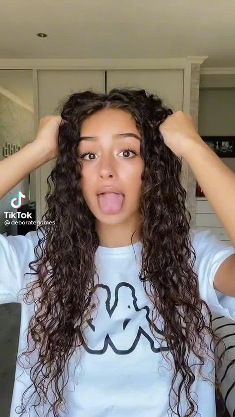 Curly Hair Vs Straight Hair, 3b Curl Routine, How To Make My Hair Curly Natural Curls, How To Style 3b Curly Hair, How To Style 2c Curly Hair, Curly Hair Clean Girl, White Girl Curly Hair Routine, How To Curl Hair Naturally, 3 B Hair