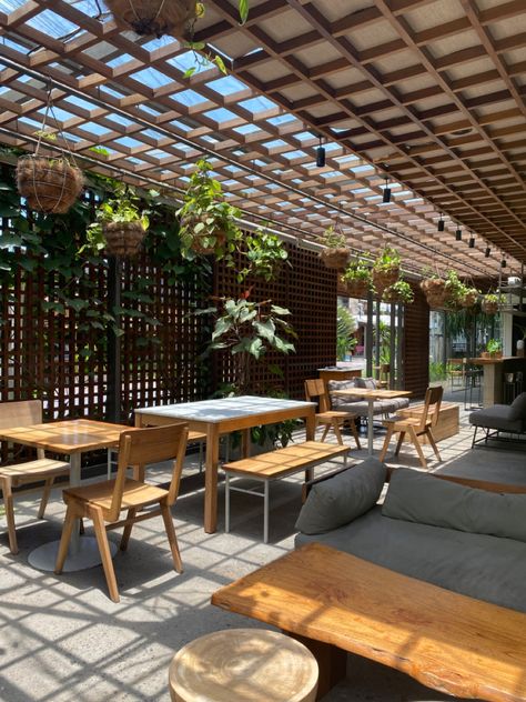 Outdoor Hospitality Design, Old House Restaurant, Outdoor Restaurant Design Seating Areas, Modern Cafe Exterior, Restaurant Awning, Outdoor Cafe Design, Roof Cafe, Roof Restaurant, Resturant Design