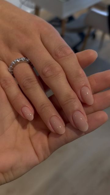 Short Classy Nails, Vom Avea Un Copil, Old Money Nails, Sophisticated Nails, Money Nails, Natural Nails Manicure, Popular Nail Colors, Minimal Makeup Look, Aesthetic Natural