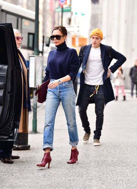 Red Booties Outfit, Burgundy Boots Outfit, Victoria Beckham Shoes, Burgundy Shoes Outfit, Booties Outfit Fall, Red Boots Outfit, Red Shoes Outfit, Maroon Boots, Victoria Beckham Jeans