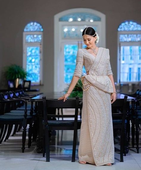 Sri Lankan People , Sinhalese People Buddhist Wedding Dress, Sri Lankan Wedding Saree, Simple Engagement Dress, White Saree Wedding, Buddhist Wedding, Sri Lankan Bride, Designer Sarees Wedding, Simple Bride, Bridesmaid Saree