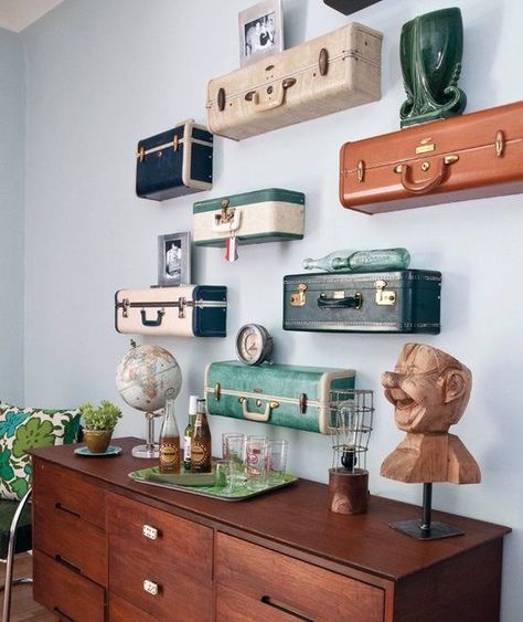 Suitcase Shelves, Thanksgiving Decorating, Desk Diy, Diy Room Decor For Teens, Wallpaper Retro, Old Suitcases, Dekor Diy, Vintage Suitcases, Creative Walls