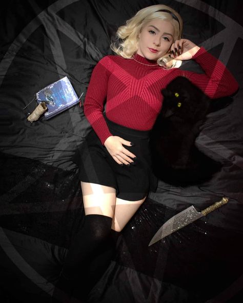 Chilling Adventures Of Sabrina Aesthetic Outfits, The Chilling Adventure Of Sabrina Outfit, Sabrina Spellman Costume, Chilling Adventures Of Sabrina Outfits, Sabrina Cosplay, Sabrina Costume, Sabrina Outfits, Sabrina Spellman Style, The Chilling Adventures Of Sabrina