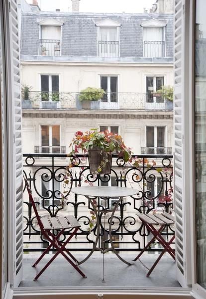 Parisian Balcony, Paris Balcony, French Balcony, Clemence Poesy, Apartment Balcony Garden, Balkon Decor, Parisian Aesthetic, Jeanne Damas, Marion Cotillard