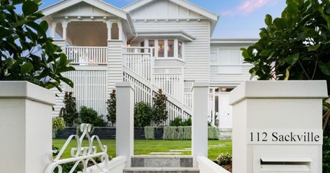 Queenslander Homes Exterior, Queenslander Renovation, States And Capitals, Residential Land, Bungalow Style, Old Cottage, Tv Entertainment, Indoor Outdoor Living, Facade House