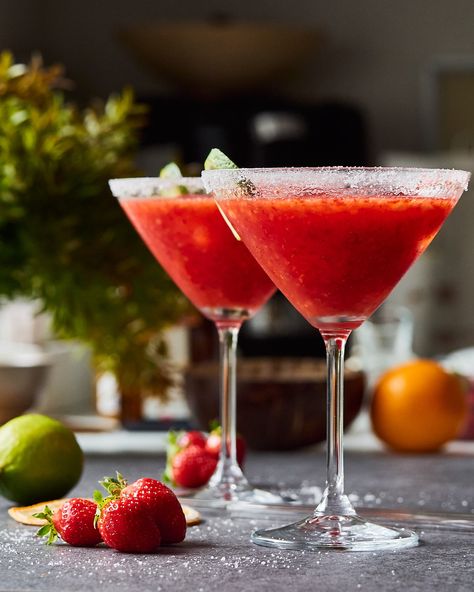 Original Margarita Recipe, Best Tequila Drinks, Ginger Cocktails, Tequila Tasting, Best Tequila, Beach Drinks, Strawberry Margarita, Classic Margarita, Margarita Cocktail