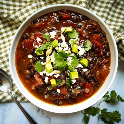 Southwest Black Bean Soup, Black Bean Soup Crock Pot, Bean Soup Vegetarian, Southwestern Soup, Spicy Black Bean Soup, Easy Swedish Meatball Recipe, Healthy Soup Recipe, Southwest Recipes, Easy Vegetable Soup