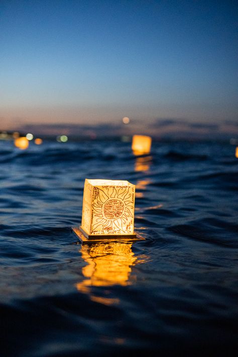 Come and experience the magic of the Water Lantern Festival in a city near you!   Photo from event in Long Island, New York 2019. Water Lantern Festival Picture Ideas, Water Lantern Design Ideas, Water Lantern Ideas, Festival Drawing Ideas, Lantern Festival Drawing, Floating Water Lanterns, Water Lantern Festival, Lantern Photography, Festival Drawing