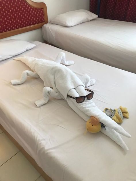 Bed Fort, Hospitality School, Hotel Shampoo, Towel Origami, Towel Art, Hotel Hacks, Towel Folding, Prague Hotels, Switzerland Hotels