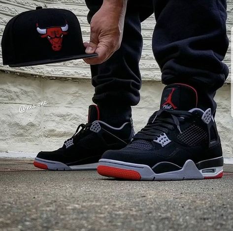 Dunks Outfit Woman, Jordan 4 Retro Bred, Sneakers Nike Jordan, Dunks Outfit, Jordan Retro 4, Jordan Shoes Retro, Jordan 4s, Shoes Sneakers Jordans, Baskets Nike