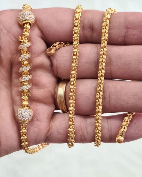 #admin @sumitjainmehta  22ct gold Manglaya Chain DM us for more details  #gold #chain #southindian #jewellery #delhi #hydrabad… Gold Chains Models, Thali Chains Gold, Antique Thali Chain, Thali Chains, Ruby Necklace Designs, Gold Neck Chain, Gold Jewels Design, Black Beads Mangalsutra Design, Gold Earrings Models