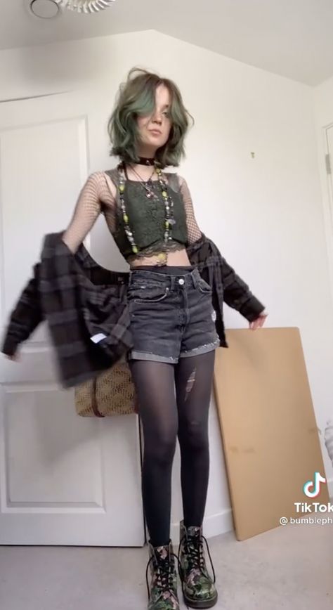 Goth Outfits Doc Martens, Aesthetic Outfit Grunge, Kenzie Fashion, Lgbt Songs, Black Tights Outfit, Grunge Summer, Fairycore Grunge, Alt Outfits, Alt Fashion