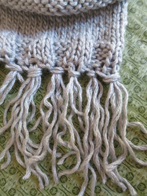 Knitting Hints: How to Make and Attach Fringe Tassels to a Scarf, Shawl or Sweater Knitting Tassels, Making Fringe On A Scarf, Knitted Blanket Fringe, Adding Fringe To Knitted Scarf, Adding Fringe To Crochet Scarfs, Knitting Easy, Sock Loom, Knit Fringe, Scarf Diy