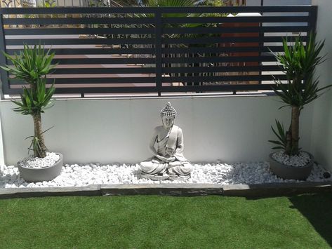 5 Claves para Darle a Tu Terraza un Toque Oriental | Ideas Decoradores Zen Patio Ideas, Jardin Zen Interior, Zen Backyard Ideas, Zen Backyard, Zen Interiors, Buddha Garden, Buddha Decor, Apartment Luxury, Front Patio