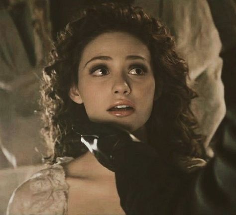 Emmy Rossum Christine, Christine Daae Aesthetic, Phantom Of The Opera Aesthetic, Phantom Of The Opera 2004, Opera Aesthetic, Walburga Black, Christine Daae, Music Of The Night, A Night At The Opera