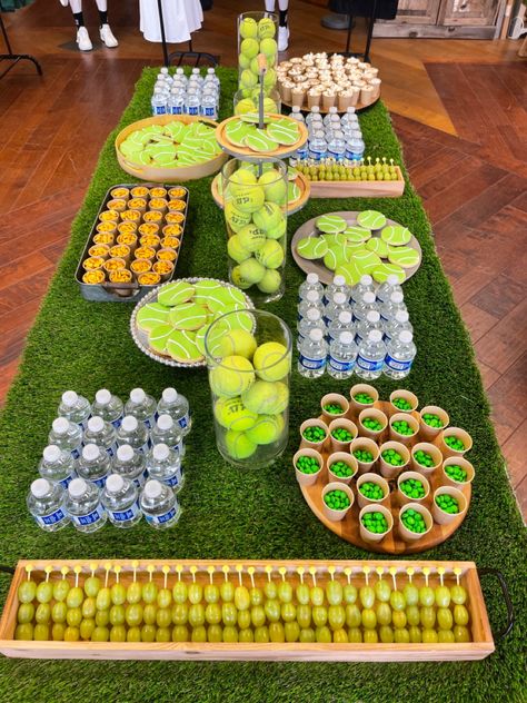 Tennis Party Food Ideas, Pickleball Table Centerpieces, Tennis Party Ideas Decoration, Pickleball Themed Food, Tennis Theme Birthday Party, Golf And Tennis Theme Party, Tennis Cocktail Party, Tennis Birthday Party Decorations, Tennis Cake Pops