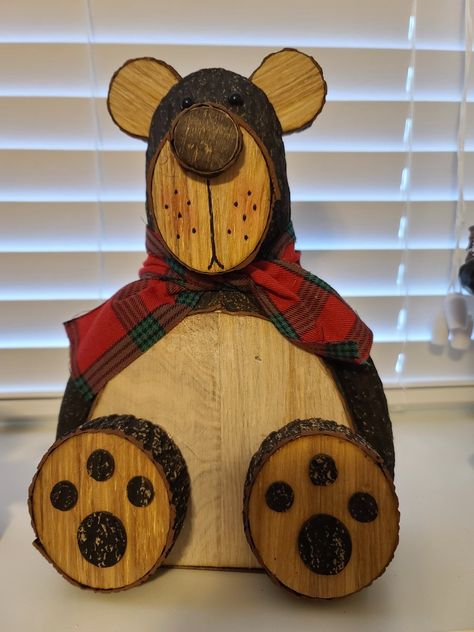 Wood Slice Animals, Wooden Bear Crafts Diy Wood, Wood Slice Bear, Log Crafts, Wood Log Crafts, Handmade Wood Crafts, Fall Wood Crafts, Wood Yard Art, Wood Crafts Kids