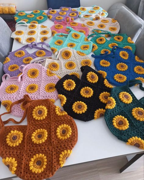 Crocheted Sunflower, Crocheted Purses, Sunflower Crochet, Sac Diy, Crochet Stitches Guide, Free Crochet Bag, Crochet Tutorial Pattern, Mode Crochet, Kawaii Crochet