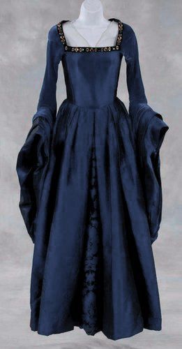 Blue 1500s Dress, Medieval Princess Dress Blue, Simple Midevil Dress, 1500 Outfit Women, Blue Tudor Dress, Blue Midevil Dresses, Narnia Dress Aesthetic, Blue Noble Dress, Midevil Dress Princesses Aesthetic