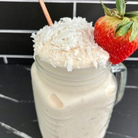 Protein Pina Colada Smoothie - Fit Healthy Macros Healthy Mcchicken, Protein Biscuits, Rice Cakes Healthy, Healthy Macros, Cheesesteak Pasta, Rice Cake Snacks, Protein Brownie, Macro Recipes, Pasta Skillet