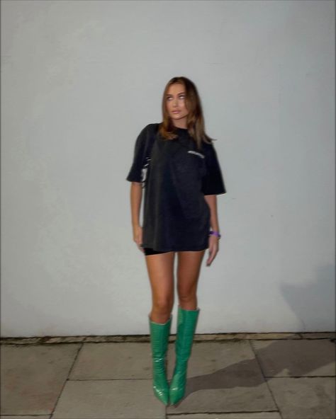 Oversized Tshirt Going Out Outfit, Sarah Ashcroft Outfits, Sarah Ashcroft, Nightlife Outfits, Oversized Shirt Outfit, Leather Dress Fashion, Oversize Tshirt Outfits, Fashion Girlies, Tshirt Dress Outfit