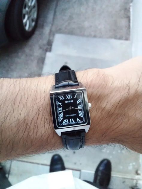 Casio Tank Watch, Casio Logo, Watch On Wrist, Mens Watches Guide, Casio Vintage Watch, Mens Accessories Vintage, Casio Vintage, Tank Watch, Gents Fashion