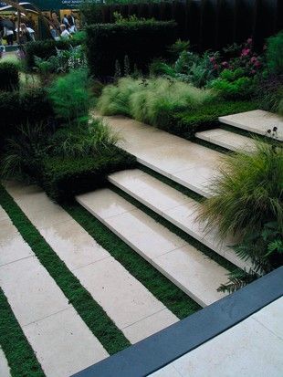 Sturgeonsteps Concrete Front Steps, Front Door Landscaping, Garden Design Software, Country Garden Design, Front Porch Steps, Landscaping A Slope, Landscape Steps, Vertical Garden Design, Hillside Garden