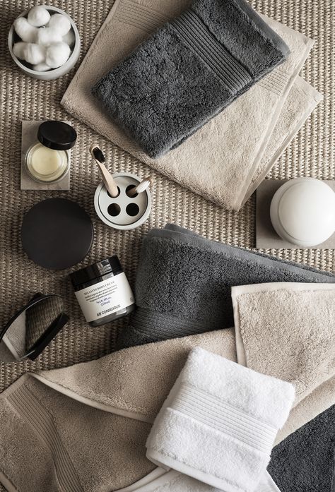 H&M Home Relaxed Elegance. Styling Tina Hellberg, photo Pia Ulin, art direction Therese Sennerholt. Towel Display, Deco Bathroom, Luxury Bathrooms, H&m Home, Luxury Towels, Wet Rooms, Trendy Decor, Beautiful Bathrooms, Modern Bathroom Design