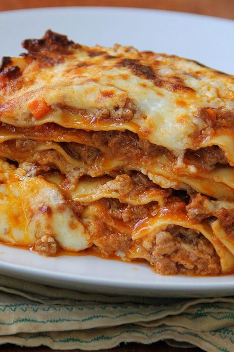 This pork lasagna recipe incorporates onions, carrots, garlic, pork, tomatoes, lasagna noodles, ricotta cheese and mozzarella balls to create the ultimate comfort food meets fall dinner. Whether you’re looking to eat this pasta recipe for a cozy fall dinner or pack it for lunch the next day, it’s a great choice for an Italian recipe.#italianrecipes #pastarecipes #lasagnarecipes #porklasagna #porkrecipes #comfortfood Lasange Recipe, Lasagna Food, Chicken Lasagna Recipe, Rice Meals, Lasagna Bolognese, Sausage Lasagna, Ground Pork Recipes, Lasagne Recipes, Ground Italian Sausage