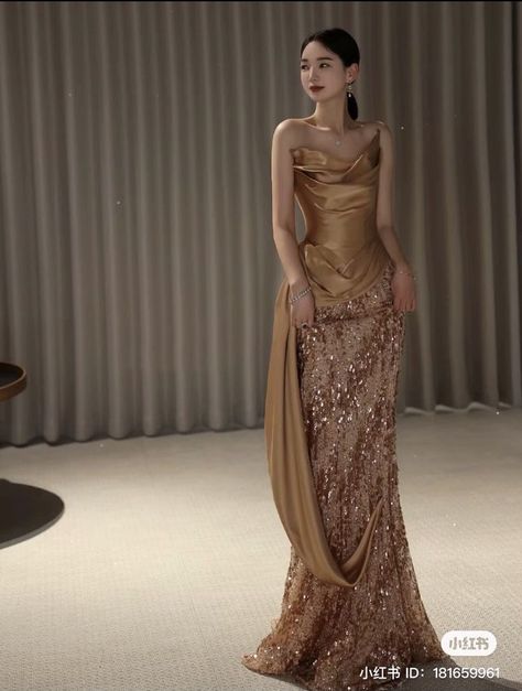 Gilded Glamor Dresses, Crazy Rich Asians Dress Ideas, Iconic Dresses Fashion, Opulence Aesthetic Outfit, Aesthetic Gold Dress, Crazy Rich Asians Gown, Gold Gowns Elegant, Gold Gowns Elegant Classy, Gold Dress Aesthetic