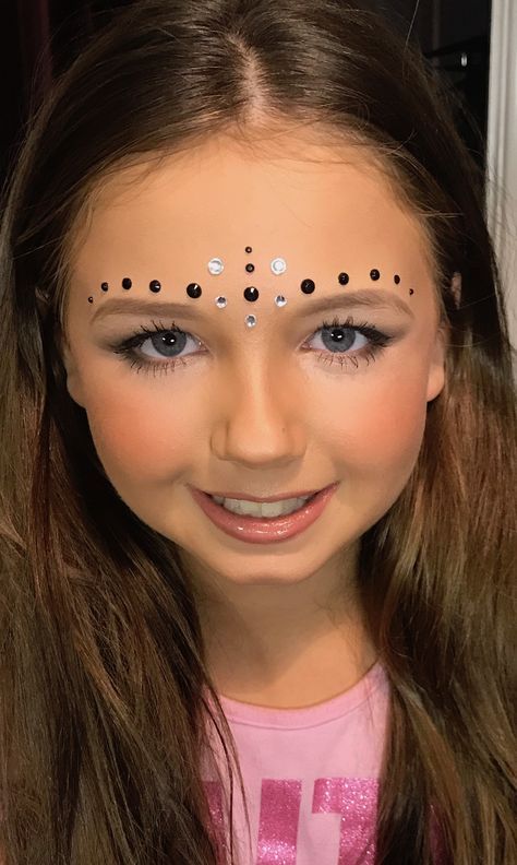 Crystals For Kids, Glitter Bar, Face Rhinestones, Concert Makeup, Face Crystals, Party Makeup Looks, Crystal Makeup, Dance Makeup, Face Painting Easy