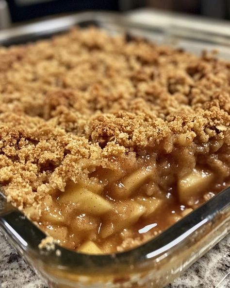 Apple Crisp Cups, Cinnamon Apple Crisp, Baked Apple Fritters, Gingerbread Cake Recipe, Sliced Apples, Oat Crumble, Apple Crisp Recipes, Apple Filling, Cinnamon Apple