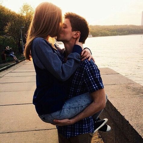 Love! You just have to lift her up to kiss her!!! Wedding Couple Poses, My Prince Charming, Best Photo Poses, Photo Poses For Couples, Kissing Couples, Story Instagram, Prince Charming, Hopeless Romantic, Love Couple