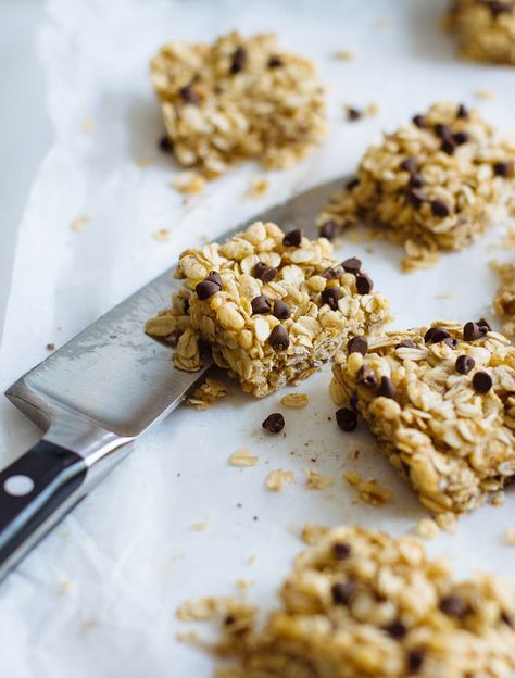 chocolate chip granola + a trip for 2!|theclevercarrot.com Chocolate Chip Granola Bar Recipe, Peanut Butter Granola Bars, Homemade Granola Bars Healthy, Chewy Bars, Chocolate Chip Granola, Homemade Granola Healthy, Chocolate Chip Granola Bars, Salted Peanuts, Healthy Granola Bars