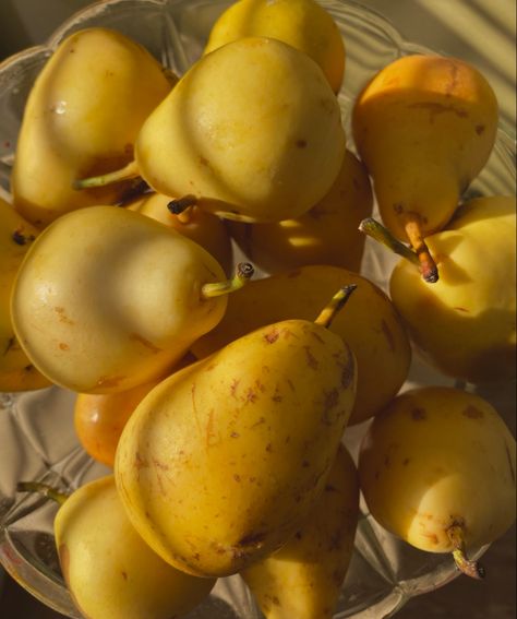 Pear Fruit Aesthetic, Pear Aesthetic, Fruits And Vegetables Pictures, Fruit Aesthetic, Vegetable Pictures, Pear Fruit, Healthy Groceries, Yellow Aesthetic, Fruit Salad