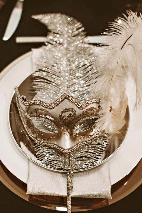 a mask at each table for a New Year's party, photo by Hazelwood Photo http://ruffledblog.com/black-and-gold-new-years-eve-wedding #weddingideas #newyearseve Mascarade Party, Masquerade Theme, Masquerade Wedding, Fest Temaer, New Years Wedding, Nye Wedding, New Years Eve Weddings, Quinceanera Themes, Quinceanera Party