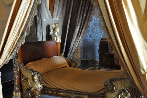 Royal Palace of Caserta: the '800 apartments Manor Bedroom, Malfoy Manor, Standing Lamp Bedroom, Calming Bedroom Colors, Masculine Bedroom Decor, Standing Lamp Living Room, Manor Interior, Simple Bed Designs, Castle Bedroom