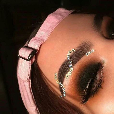 Gem Makeup, Makeup Ojos, Rhinestone Makeup, Carnival Makeup, Makeup Logo, Make Up Inspiration, Rave Makeup, Glam Makeup Look, Beautiful Eye Makeup