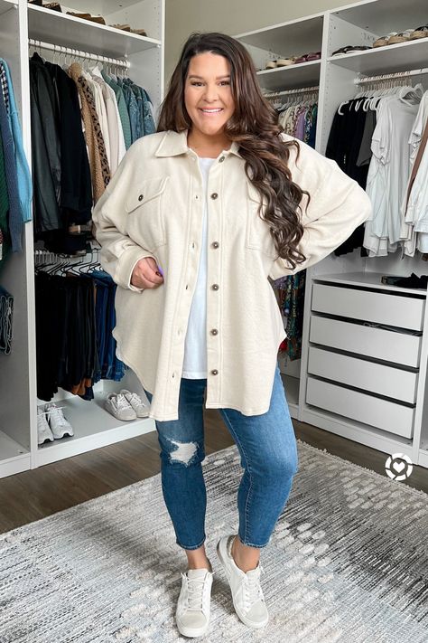 Plus Size Fall Outfit Inspo 2024, Women’s Plus Size Outfits, Plus Size Arizona Outfits, Plus Size Photographer Outfit, 2024 Outfits Plus Size, Plus Shacket Outfit Women, Curvy Shacket Outfit, Plus Size Bloggers Fashion Blogs, Plus Size Mama Outfits