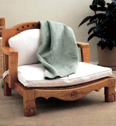 Raja Meditation Chair: Raja means “royalty” in Hindi - and in this luxurious chair you just may feel like it! Shorter-styled armrests provide comfort in any sitting position, especially cross-legged sitting or #meditation. Get it at http://www.gaiam.com/raja-meditation-chair/05-0414_2.html?utm_source=pinterest&utm_medium=socialmedia&utm_campaign=ptgaiamcom&extcmp=sm_pt_tc. Meditation Seat, Yoga Meditation Room, Meditation Chair, Meditation Room Decor, Meditation Corner, Meditation Rooms, Zen Room, Meditation Pillow, Best Meditation