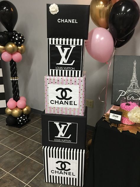 Chanel Birthday Decorations, Chanel Backdrop Ideas, Fashion Designer Birthday Party Ideas, Fashion Birthday Party Ideas For Women, Lv Themed Birthday Party, Fashion Designer Party Theme, Designer Party Decorations, Designer Party Ideas, Fashion Week Birthday Theme