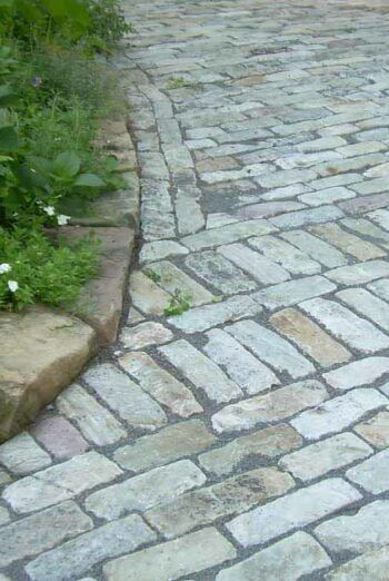 Reclaimed Cobblestone Driveway Ideas | Historical Bricks Antique Brick Pavers, Beautiful Driveways, Cobblestone Pavers, Cobblestone Driveway, Brick Driveway, Antique Brick, Brick Walkway, Stone Driveway, Driveway Ideas